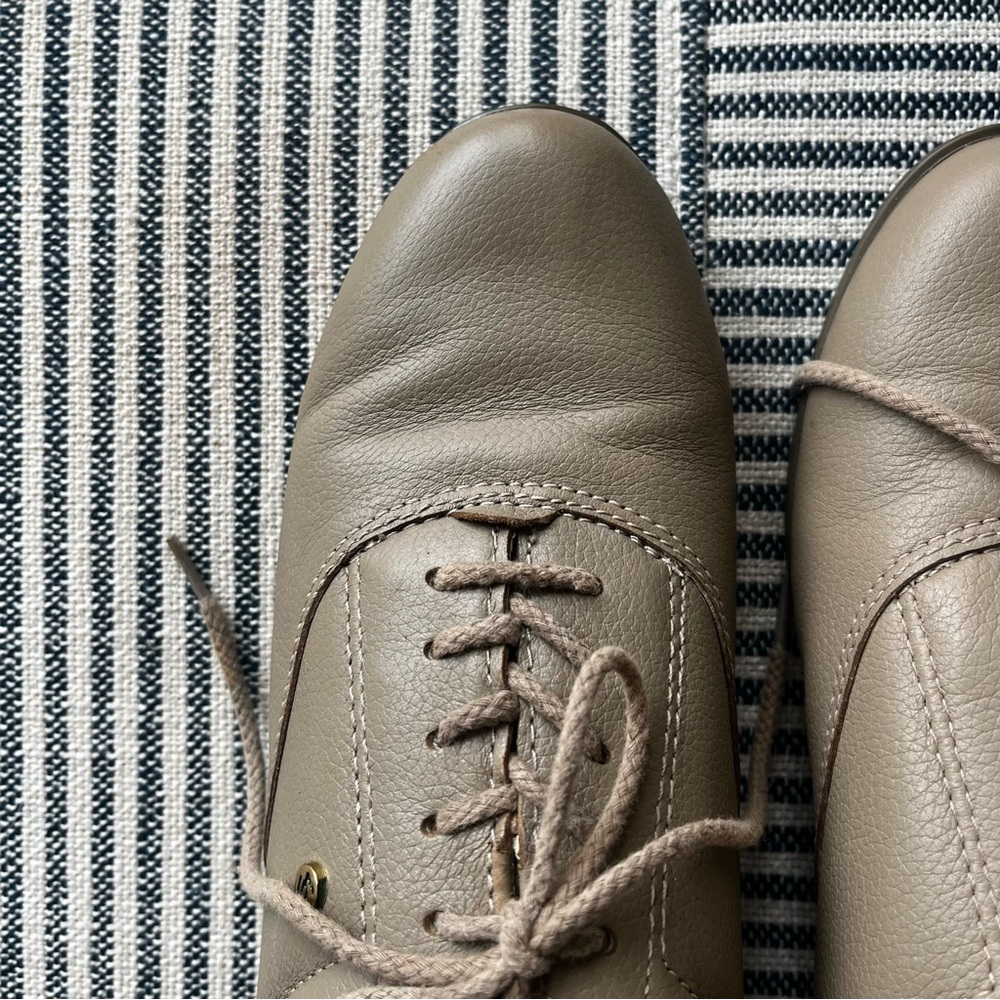 9.5N Easy Spirit ESMotion Taupe Leather Oxford Shoe - Picture 4 of 8